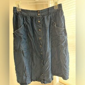 Button-down denim skirt